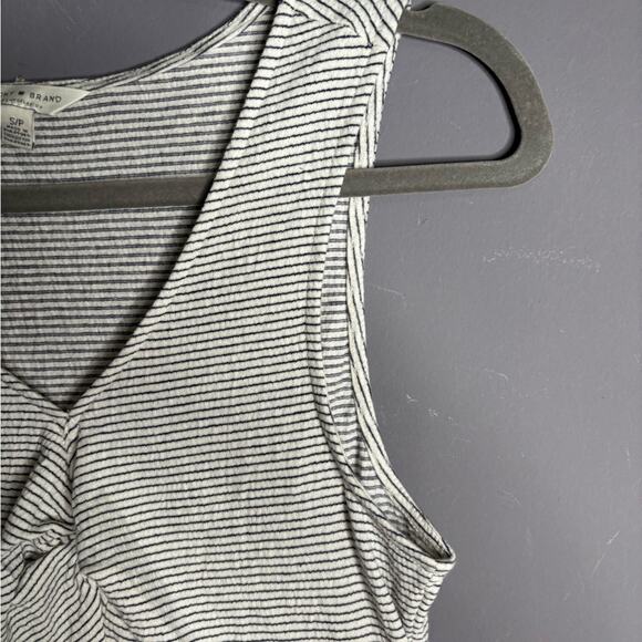 Lucky Brand Gray and White Striped Sleeveless V Neck Peplum Top Size Small - Picture 5 of 7